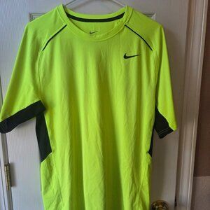men's Nike dri fit s/s tee size Med